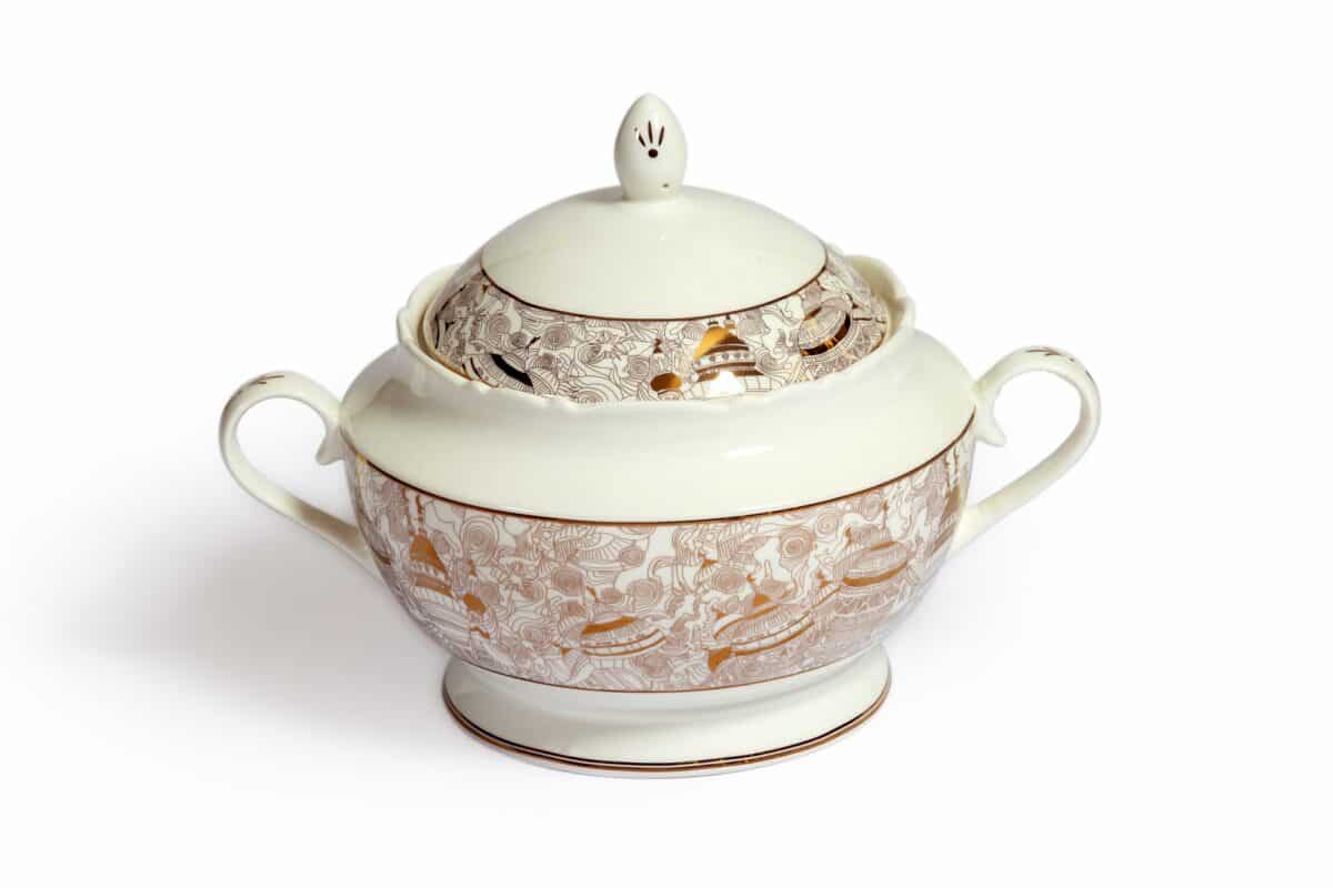 The 3 litre porcelain toureen comes with a cover and is adorned with a city in gold print, inspired from a city in an Arab country, and is a commissioned art work from the artist Lizzie Cullen.