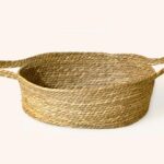 Straw b in an oval shape, and a size of 37x26x13cm